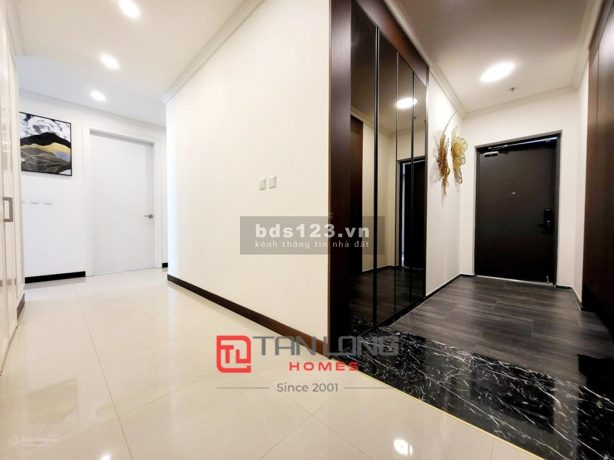 Cần bán căn hộ 3PN/125m2 (căn H) full đồ nhập khẩu mới nguyên tại Starlake. LH 0868049005