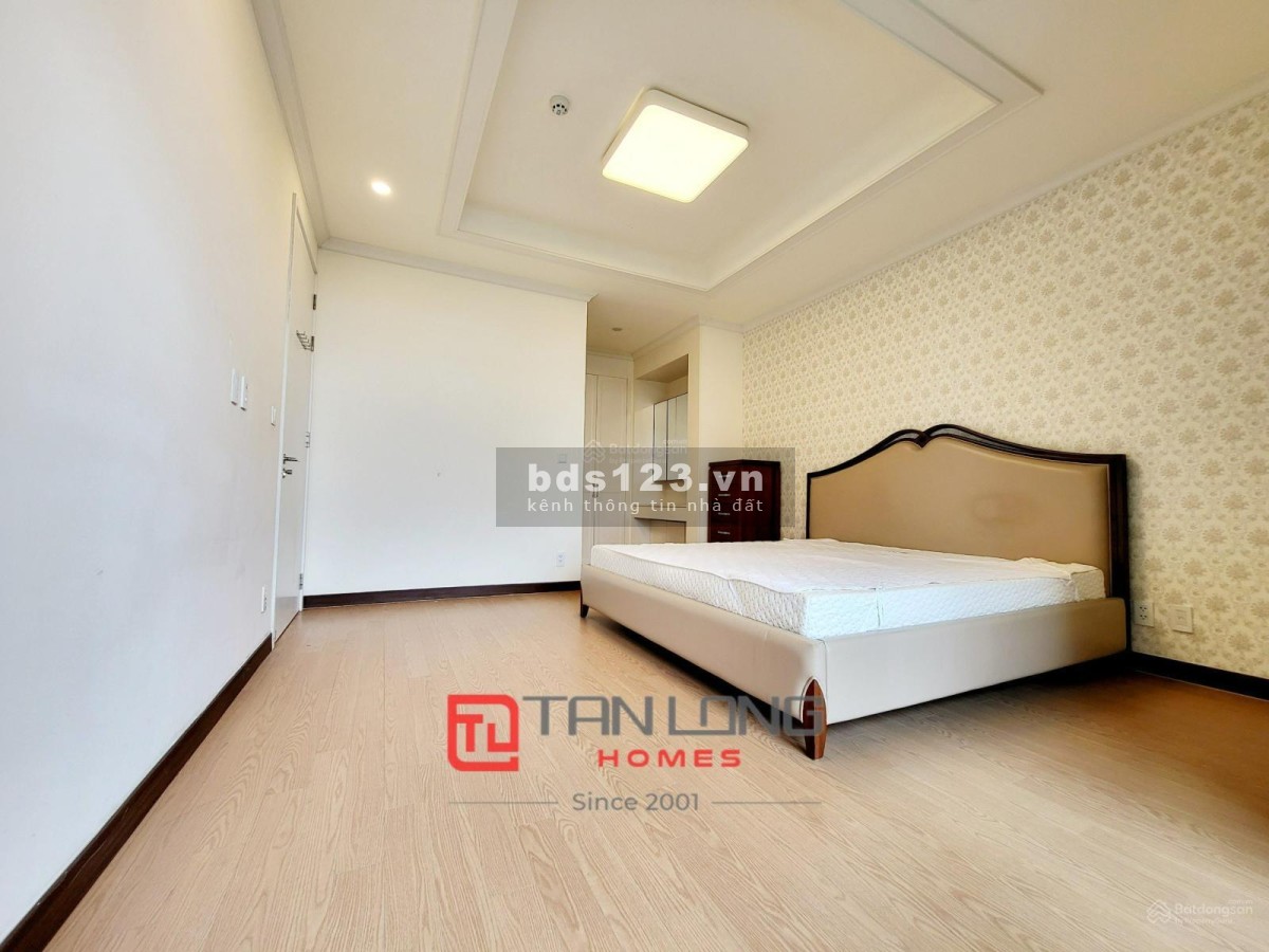 Cần bán căn hộ 3PN/125m2 (căn H) full đồ nhập khẩu mới nguyên tại Starlake. LH 0868049005