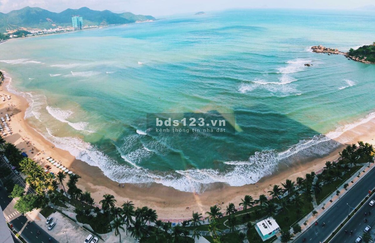 Bán căn hộ số 36 tòa OC1A chung cư Mường Thanh Viễn Triều view trực biển 70,56m2 giá 2,050 tỷ