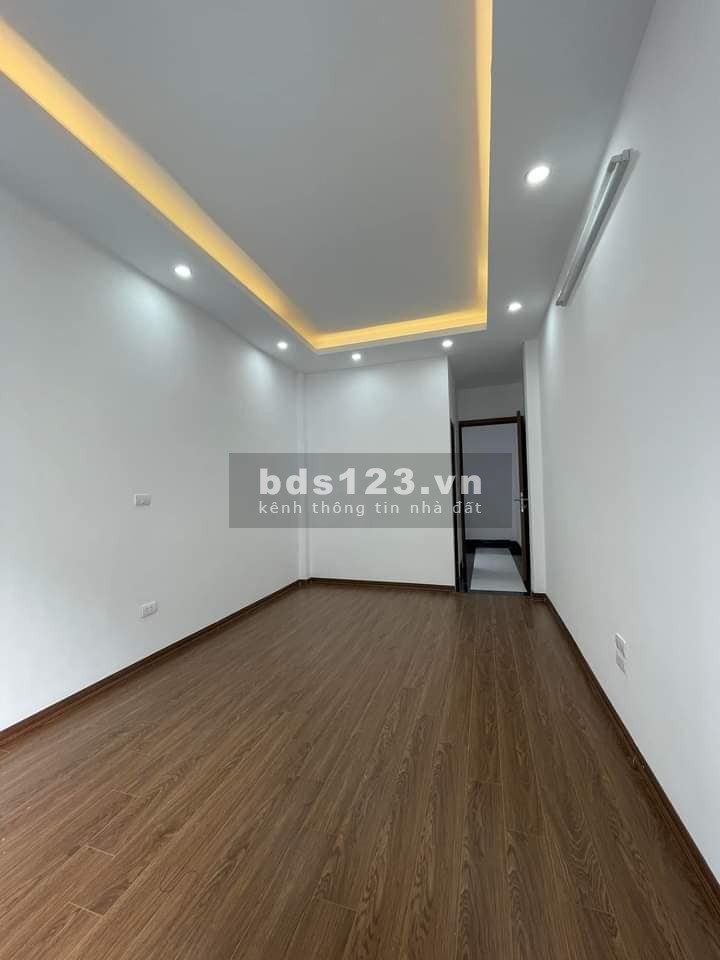 Bán nhà đẹp, mới, ở ngay Minh Khai 30m, 5 tầng, mt 3.2m, giá 3.55 tỷ
