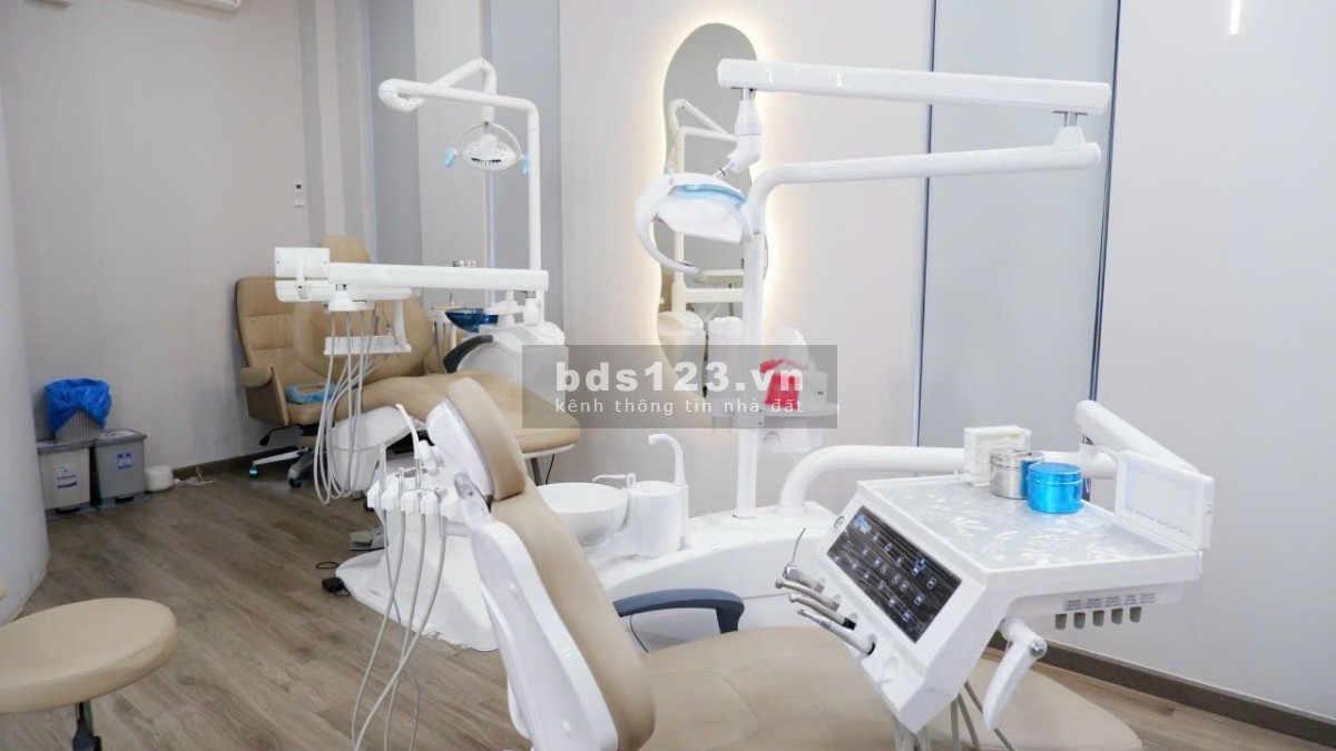 Sang nhượng nha khoa ngay mặt tiền quận 10 - 600tr ( thương lượng )