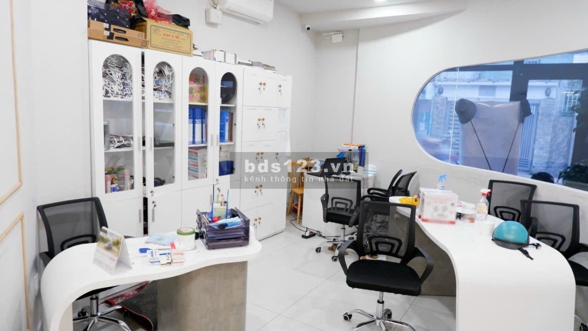 Sang nhượng nha khoa ngay mặt tiền quận 10 - 600tr ( thương lượng )