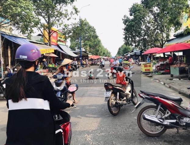 Gia đình cần bán gấp 2 lô đất 100m2, nằm đối diện cổng KCN Mỹ Phước 3, có vị trí đẹp dân cư đông đúc