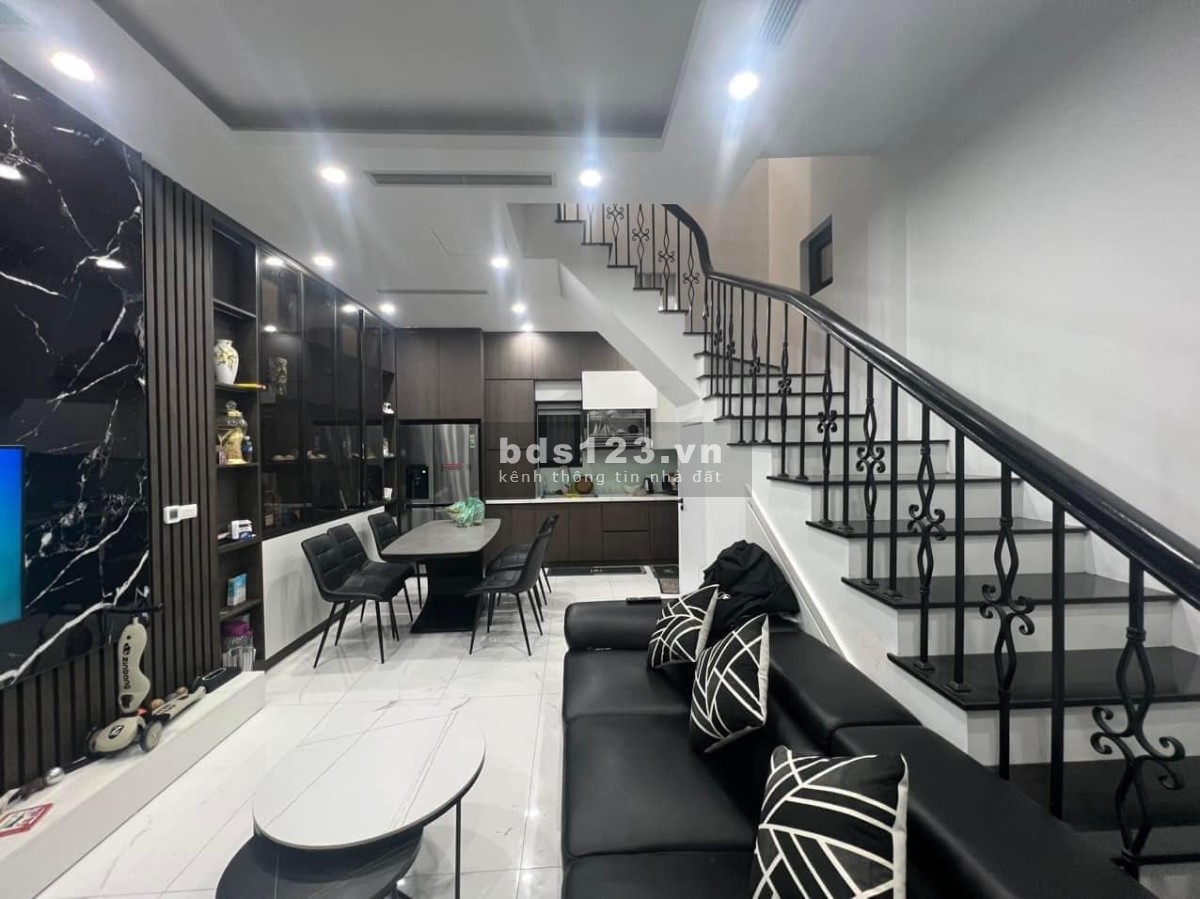Bán nhà Khương Đình 30m ngõ xe máy tránh, gần phố, nhà đẹp full đồ, 4 tỷ