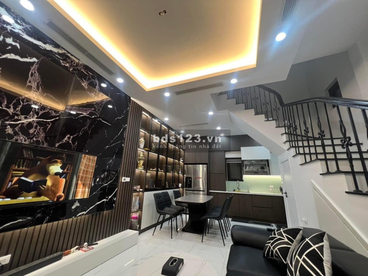 Bán nhà Khương Đình 30m ngõ xe máy tránh, gần phố, nhà đẹp full đồ, 4 tỷ