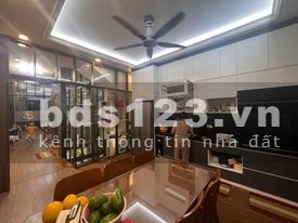 Bán nhà mới 12 tỷ 70m mt 4m 5tầng trung tâm phố Hồng Tiến gần nguyễn văn Cừnhà đẹp hiếm dân trí cao