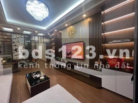 Bán nhà mới 12 tỷ 70m mt 4m 5tầng trung tâm phố Hồng Tiến gần nguyễn văn Cừnhà đẹp hiếm dân trí cao