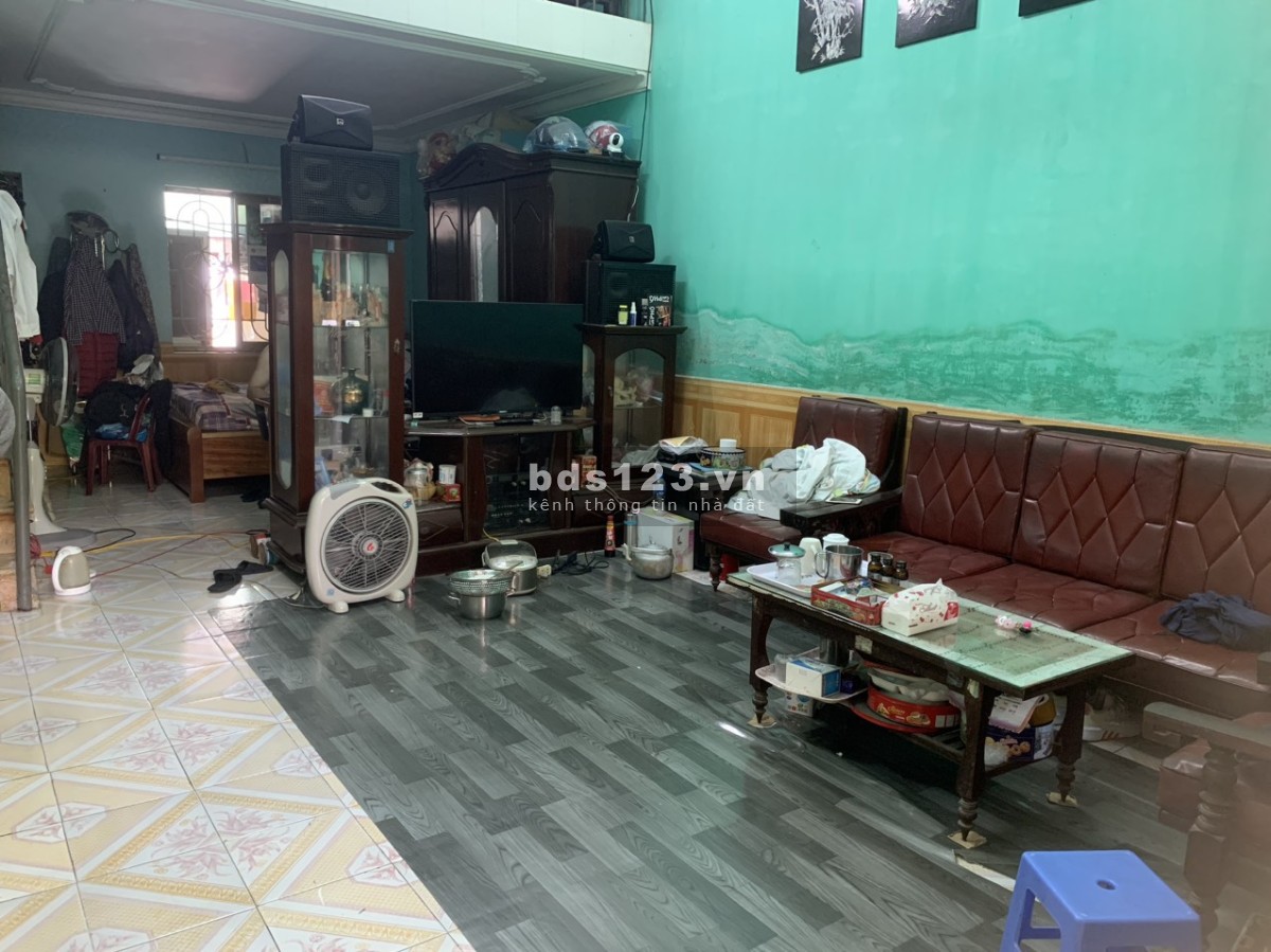 Bán nhà sân cổng phố Lê Lai, gần công viên Máy Tơ