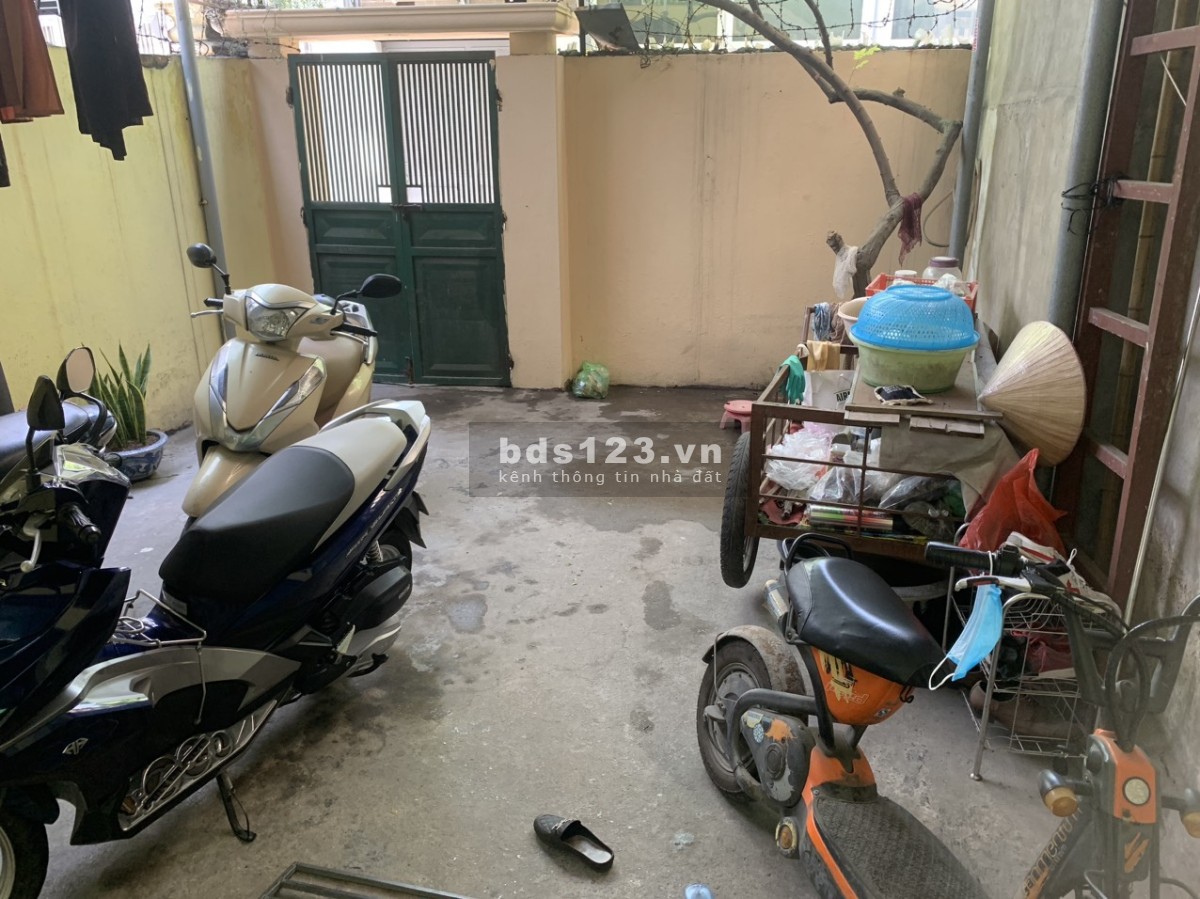 Bán nhà sân cổng phố Lê Lai, gần công viên Máy Tơ