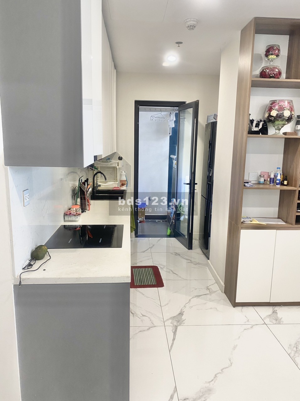 Bán nhanh căn hộ Sunshine City, 4,8 tỷ, 3 phòng ngủ 104m2 tầng trung, có sổ, nội thất cơ bản