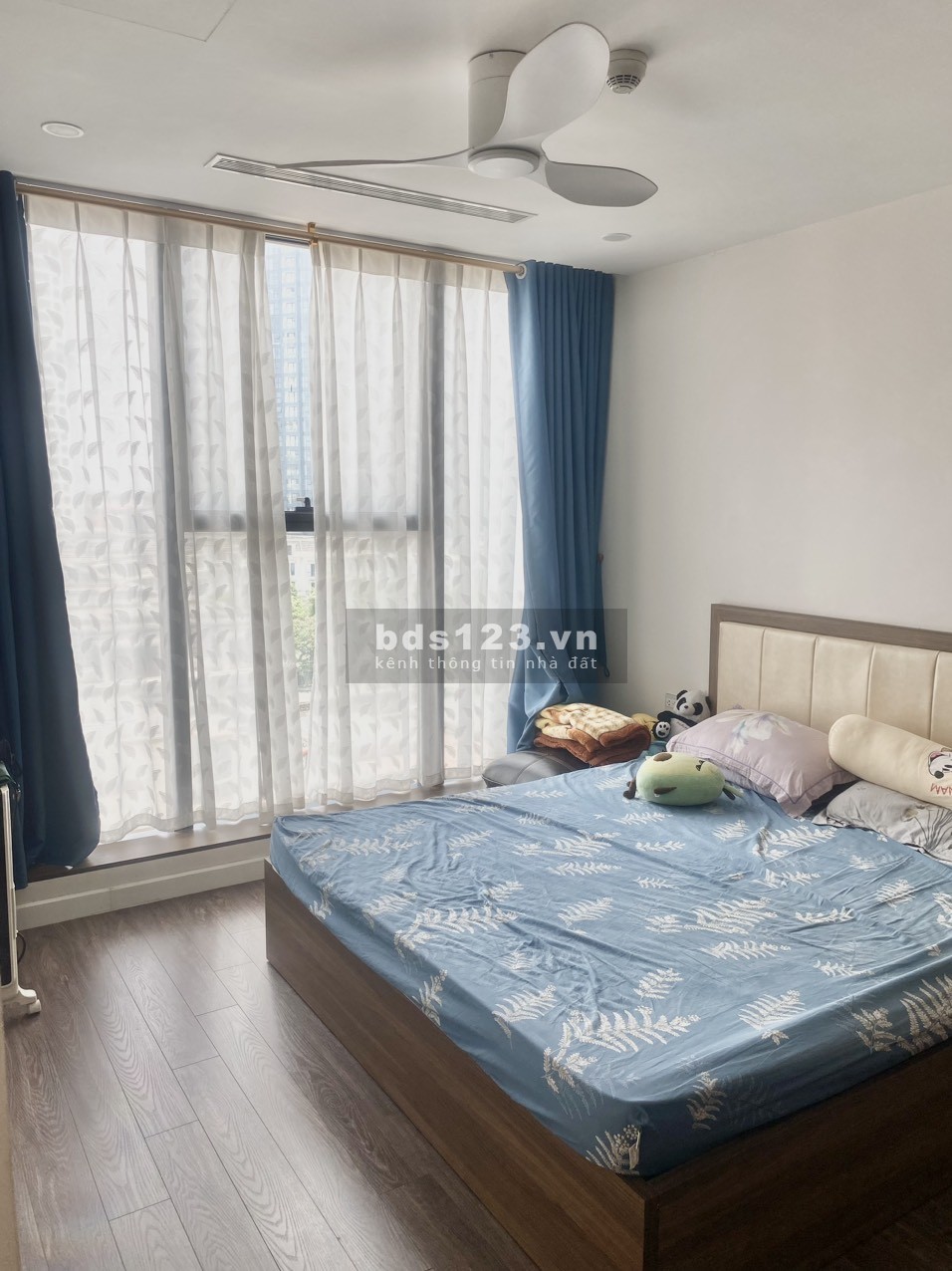 Bán nhanh căn hộ Sunshine City, 4,8 tỷ, 3 phòng ngủ 104m2 tầng trung, có sổ, nội thất cơ bản