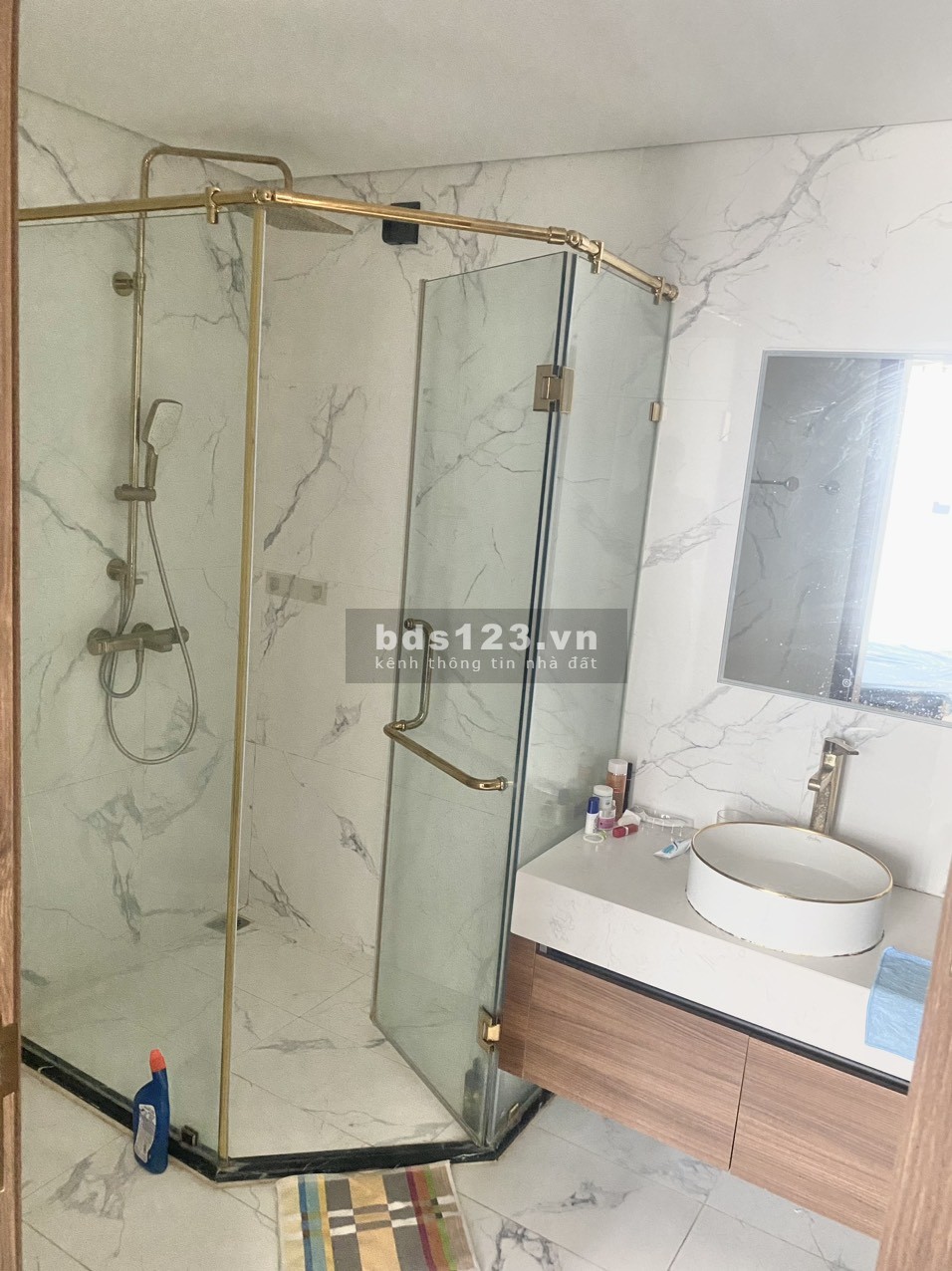 Bán nhanh căn hộ Sunshine City, 4,8 tỷ, 3 phòng ngủ 104m2 tầng trung, có sổ, nội thất cơ bản