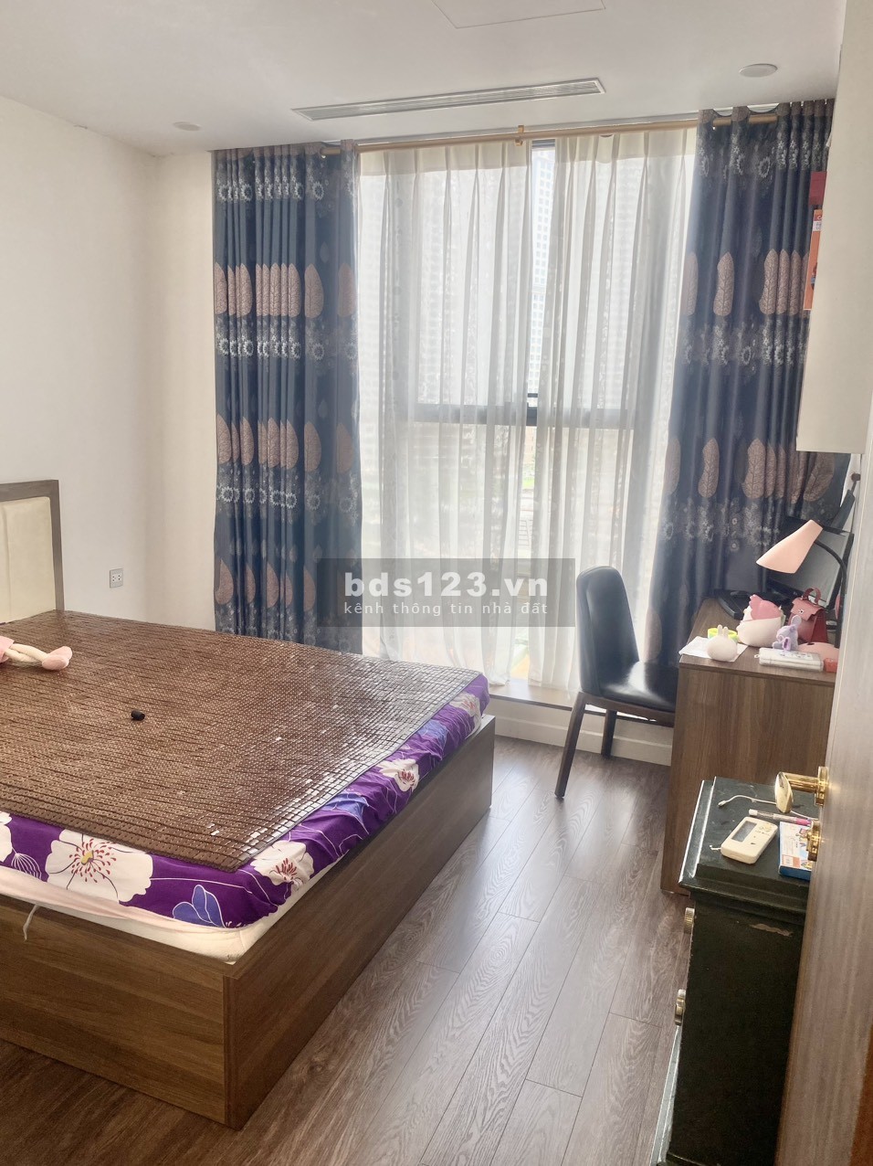 Bán nhanh căn hộ Sunshine City, 4,8 tỷ, 3 phòng ngủ 104m2 tầng trung, có sổ, nội thất cơ bản