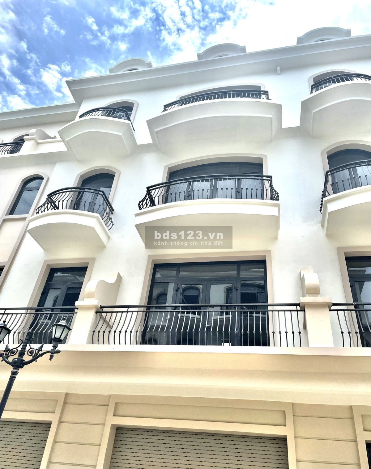 Bán Gấp Shophouse Sao Biển 58,5m2 giá 6tỷ2 bao phí, gần ngã tư, công viên The Empire-Vin2- Hưng Yên