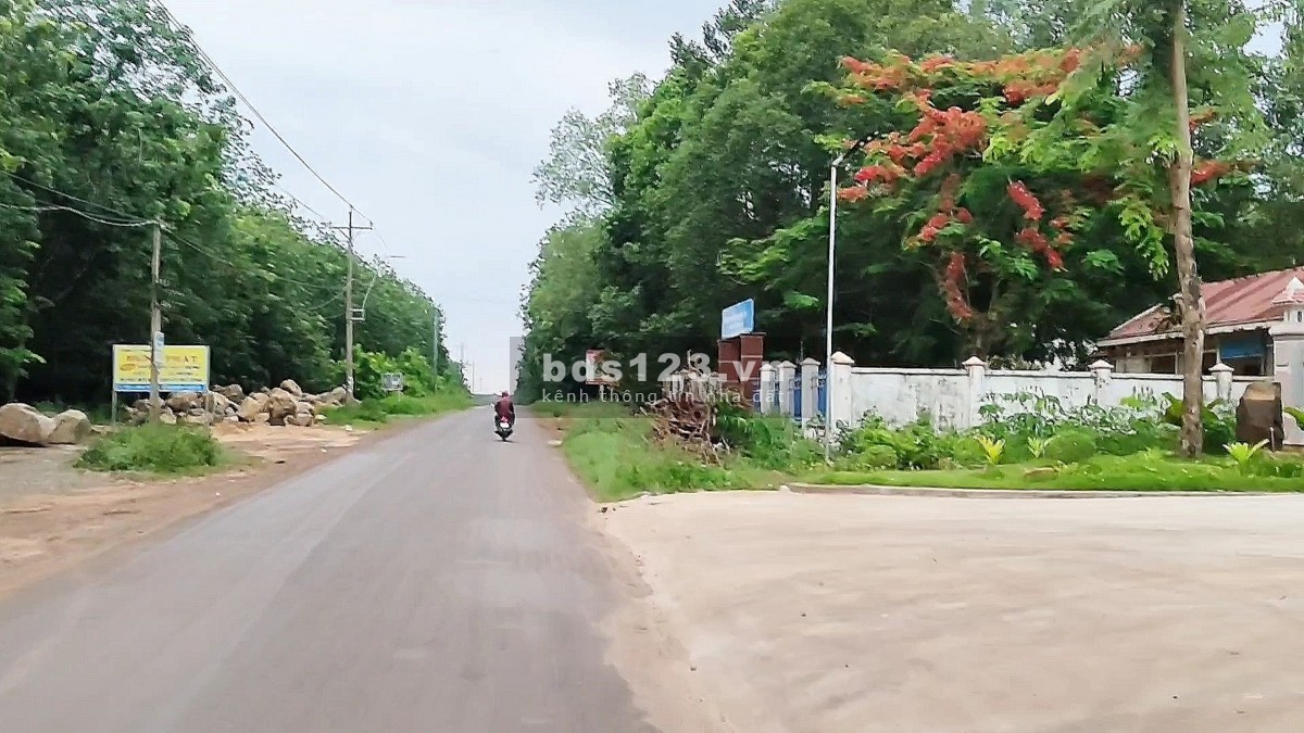 Đất mặt tiền đường tỉnh ĐT 757B lộ giới 42m, nằm giữa 2 Khu công nghiệp Long Hà và Long Bình