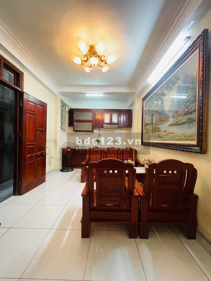 Bán nhà đẹp ở ngay Đại La 24m, 3 tầng, mt 7m, giá 2.65 tỷ.