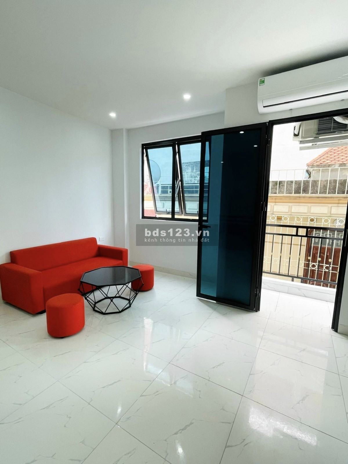 Bán nhà chung cư mi ni đường Láng, Đống Đa 94m2, 7 tầng, mt 5m, giá 16 tỷ.