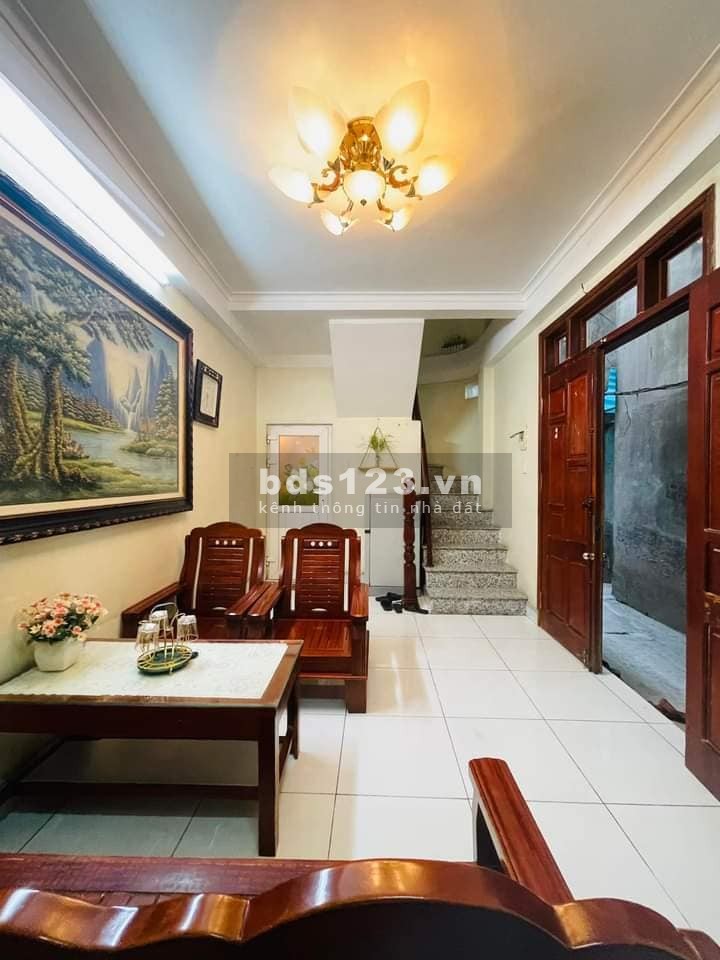 Bán nhà đẹp ở ngay Đại La 24m, 3 tầng, mt 7m, giá 2.65 tỷ.