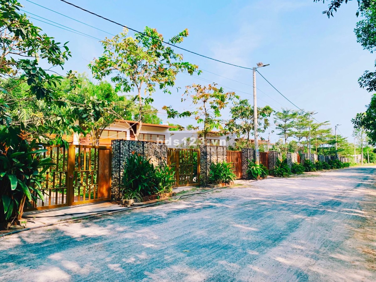 Nhà phố vườn cách biển Lộc An 5KM - Dân cư dân trí cao
