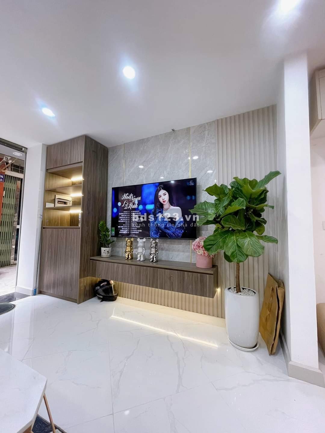 Tập Thể Thái Thịnh, 60m2, 2pn, Tầng 1, giá 2.62 tỷ