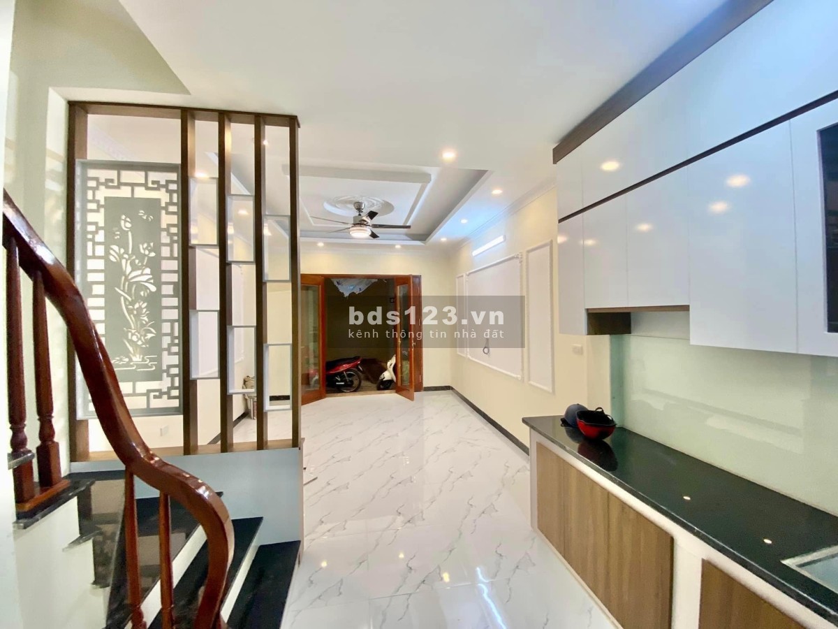 Bán nhà phố Thanh Lân, Hoàng Mai - Bãi xe ô tô gần nhà - Ngõ rộng 2 tỷ