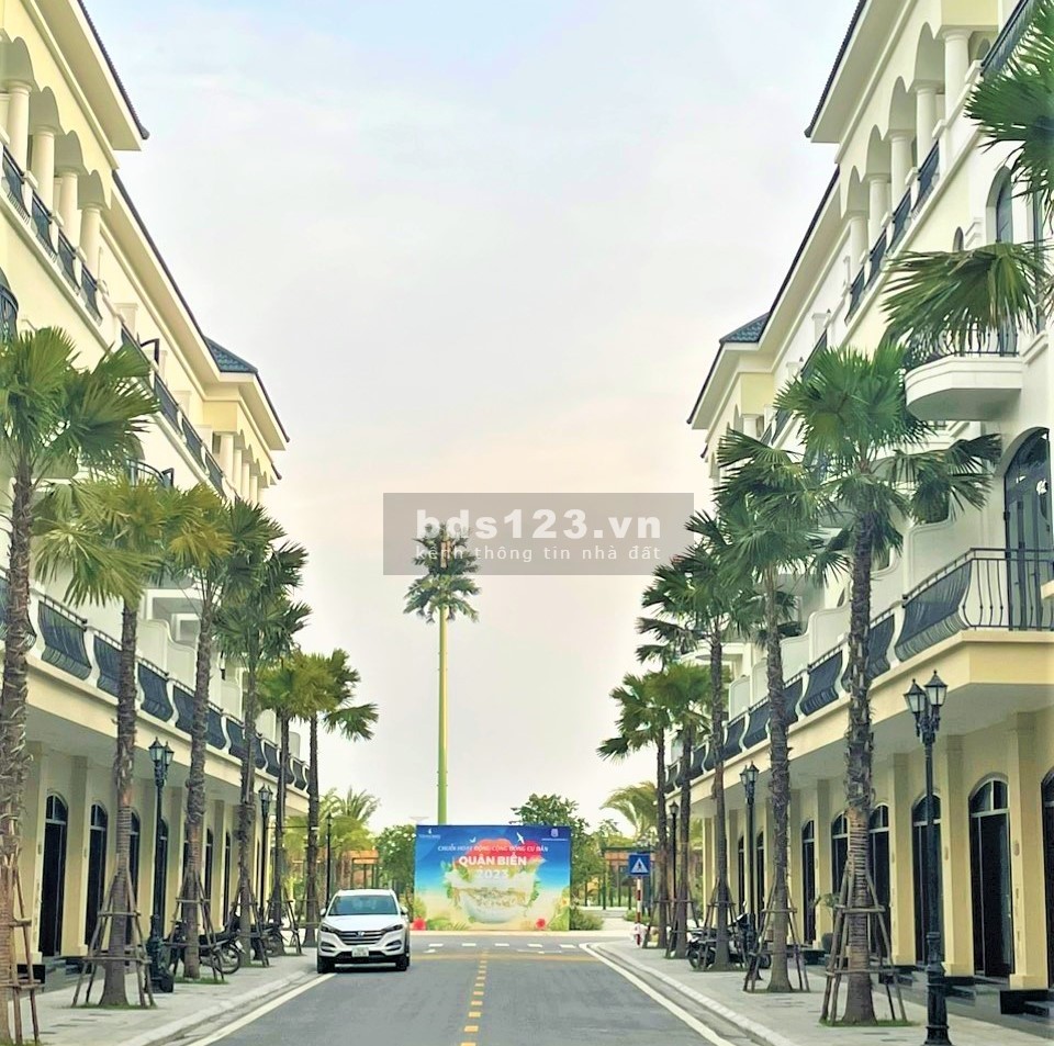 Bán nhà Chà Là 63m2 Đông Nam giá 5,9 tỷ bao phí, vài bước ra công viên VHOP2 - The Empire Hưng Yên