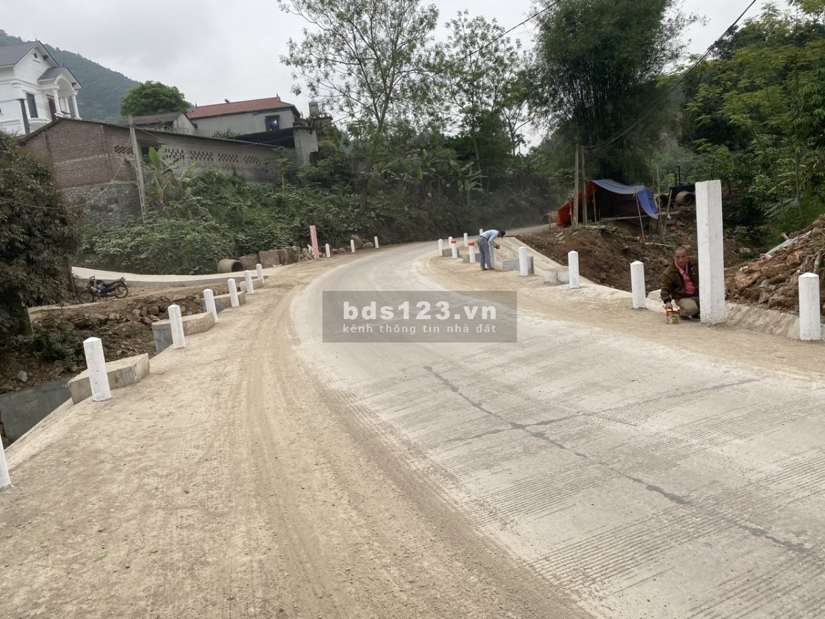 Đất mặt đường liên huyện xe cont tránh nhau, bám suối, giá chỉ 1,4tr/m2 tại Lương Sơn HB 0982876689