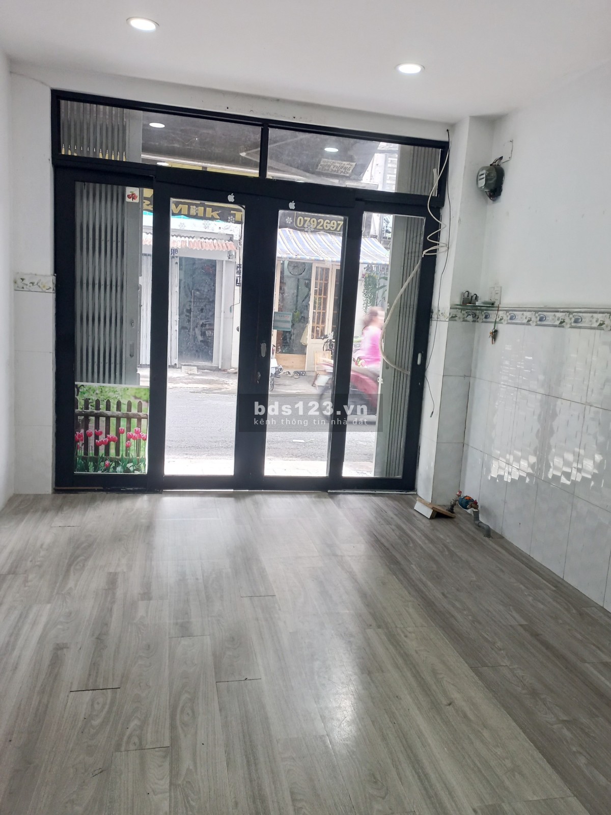Chính chủ cho thuê mặt bằng kinh doanh 12.8m số 363 Trần Bình Trọng, Q10, gần chợ hoa hồ Thị Kỷ