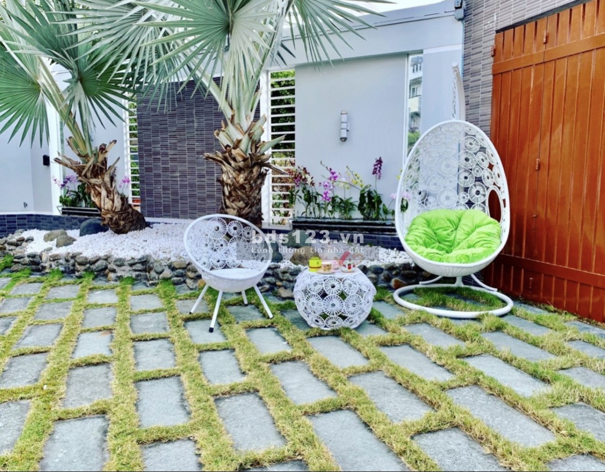 Chính chủ bán căn nhà biệt thự đẹp lung linh 2 MT đường số 1 khu dân cư Văn Lang