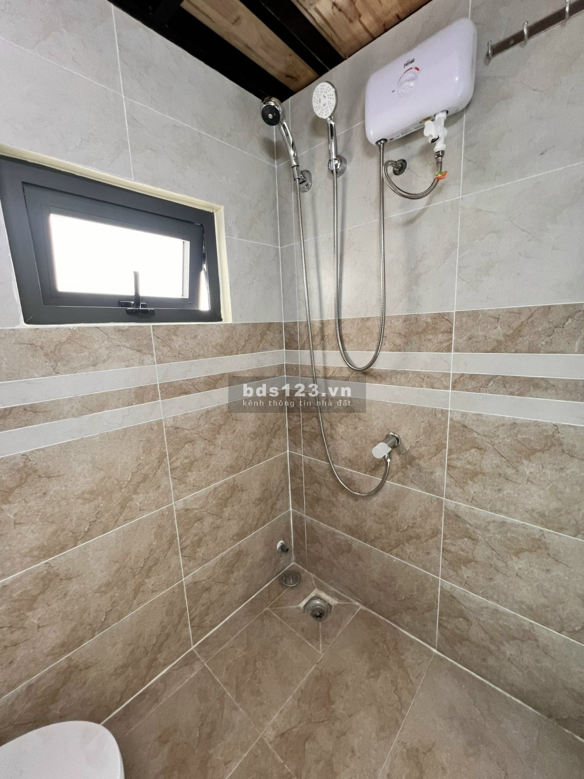 Cho thuê căn hộ dịch vụ có gác lửng Lý Thục Man, nội thất cơ bản