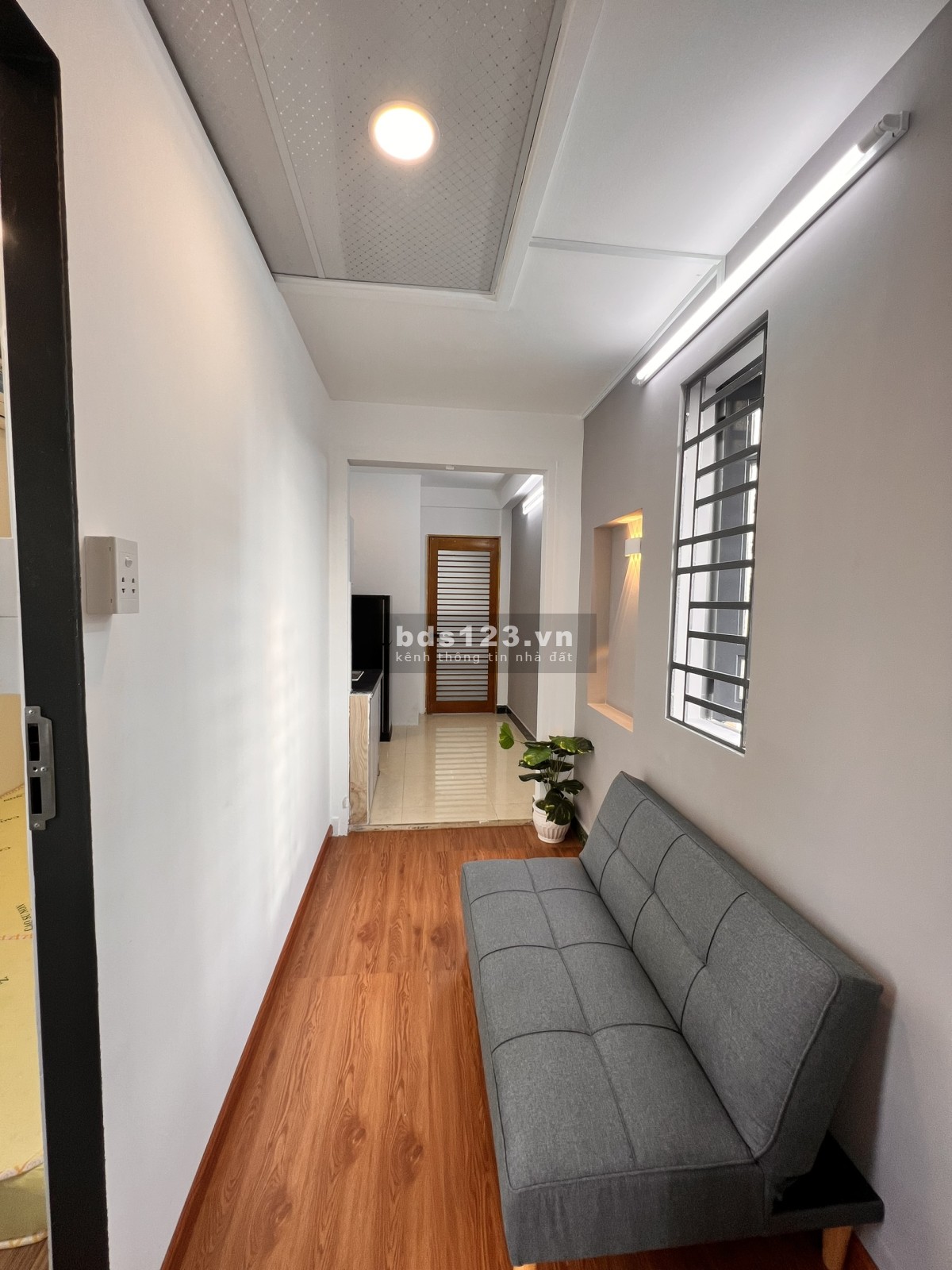 Cho thuê căn hộ dịch vụ có ban công, nội thất cao cấp Tân Quy, quận 7