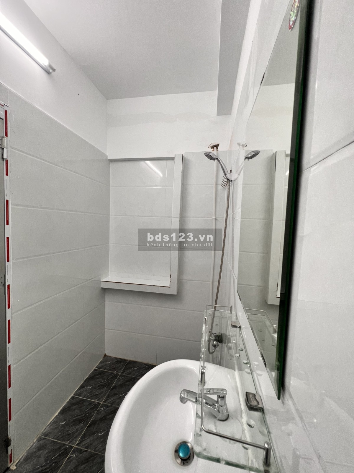 Cho thuê căn hộ dịch vụ có ban công, nội thất cao cấp Tân Quy, quận 7