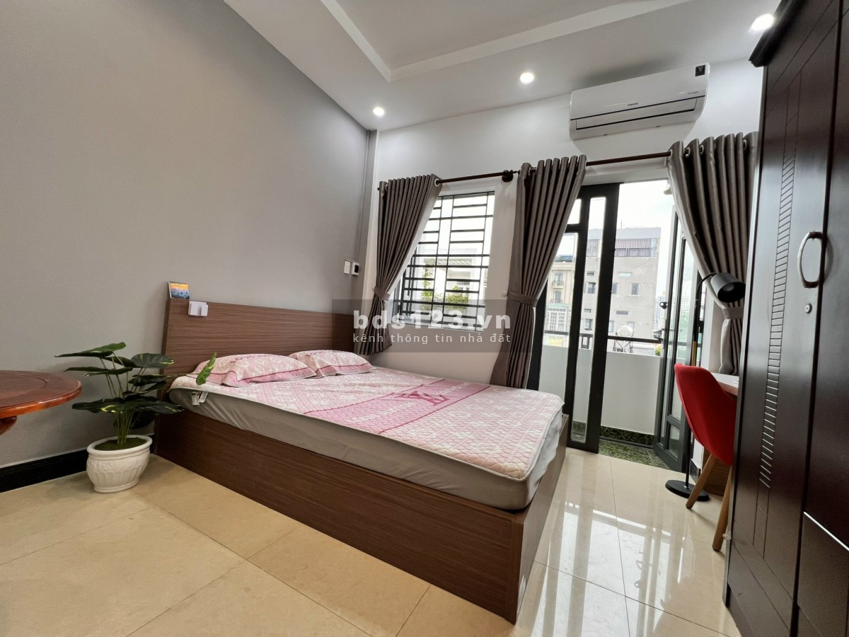 Căn hộ dịch vụ cao cấp có bancol cửa sổ quận 7