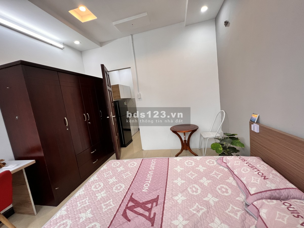 Căn hộ dịch vụ cao cấp có bancol cửa sổ quận 7