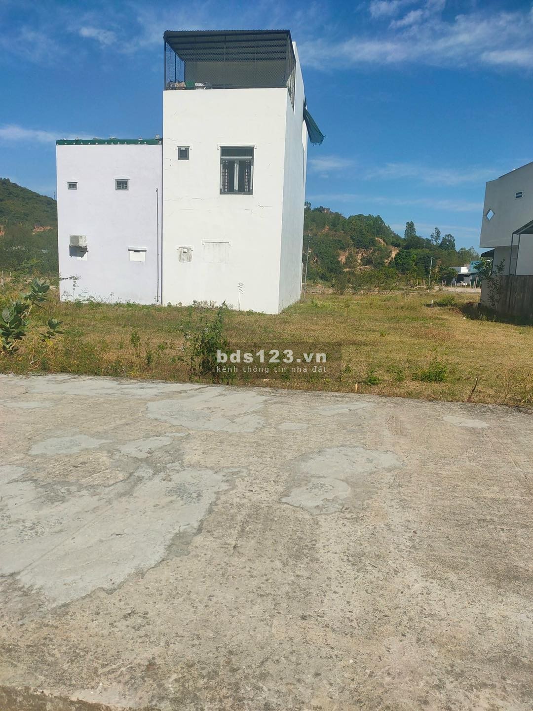 Chính chủ cần bán lô đất đường 5m khu Hòn Thươm Vĩnh Ngọc