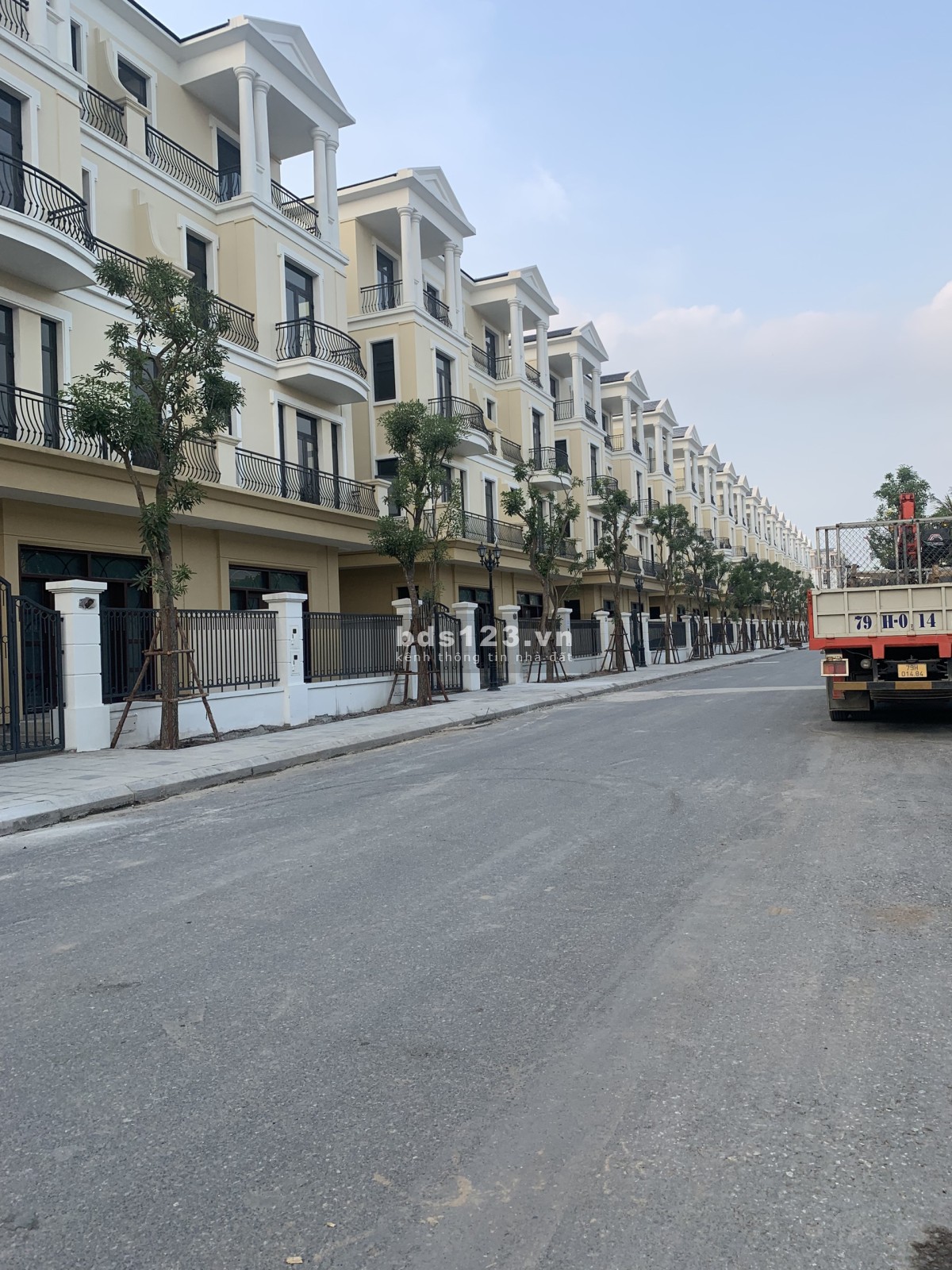 Bán biệt thự LK Chà Là 48m2 tại Vinhomes The Empire. Giá chỉ 4,7x tỷ bao phí