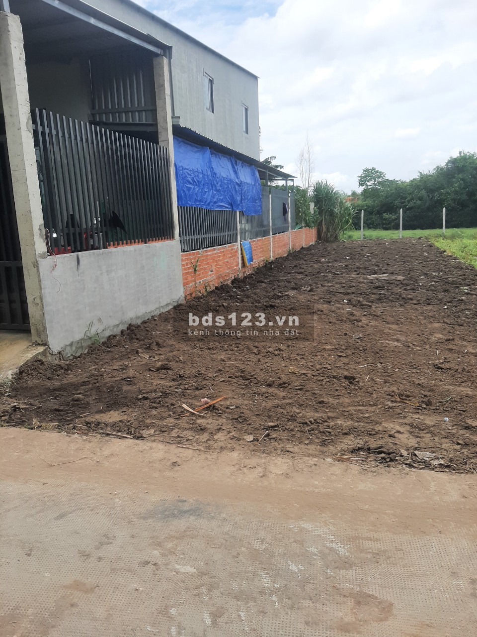 Kẹt tiến bán đất gấp trả nợ Ngân hàng