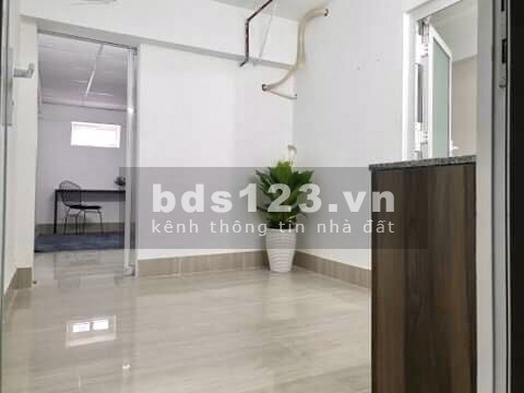 Căn hộ 1pn, có bếp riêng, cửa sổ lớn, đầy đủ tiện nghi. Rộng thoáng sạch sẽ. Dọn vào ở ngay.