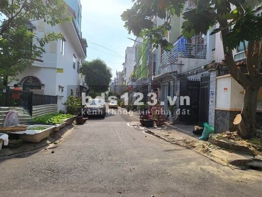 Bán nhà góc 2 mặt tiền DT 100m2 đúc 3.5 tấm, đường 53, P14, Gò vấp