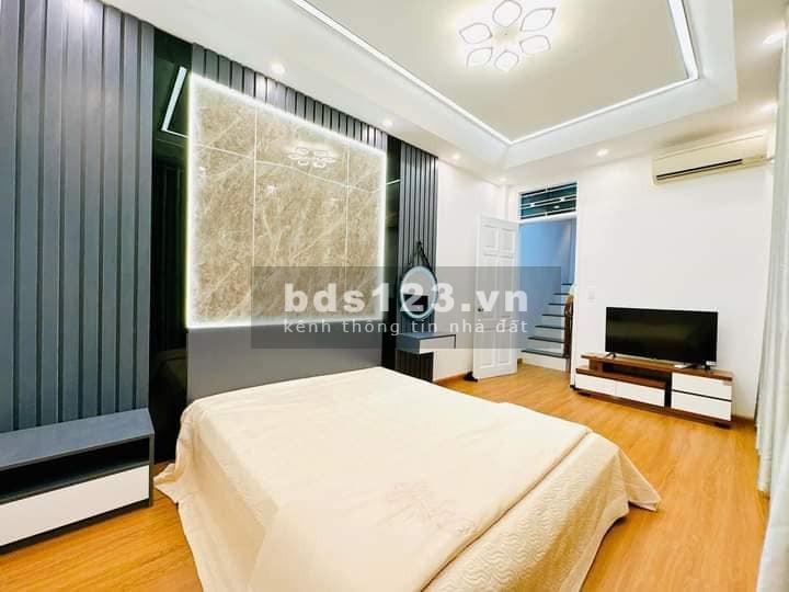 Bán nhà 75m2 x 4 tầng, ô tô đỗ, 10,6 tỷ Nguyễn Sơn, Long Biên.