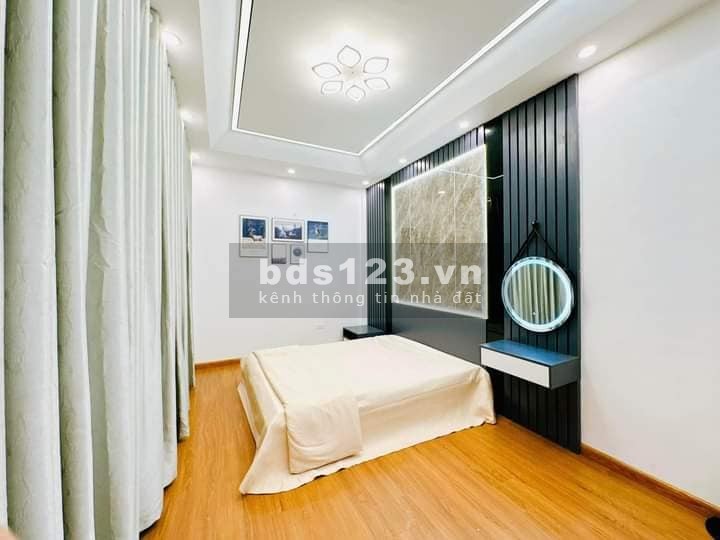 Bán nhà 75m2 x 4 tầng, ô tô đỗ, 10,6 tỷ Nguyễn Sơn, Long Biên.