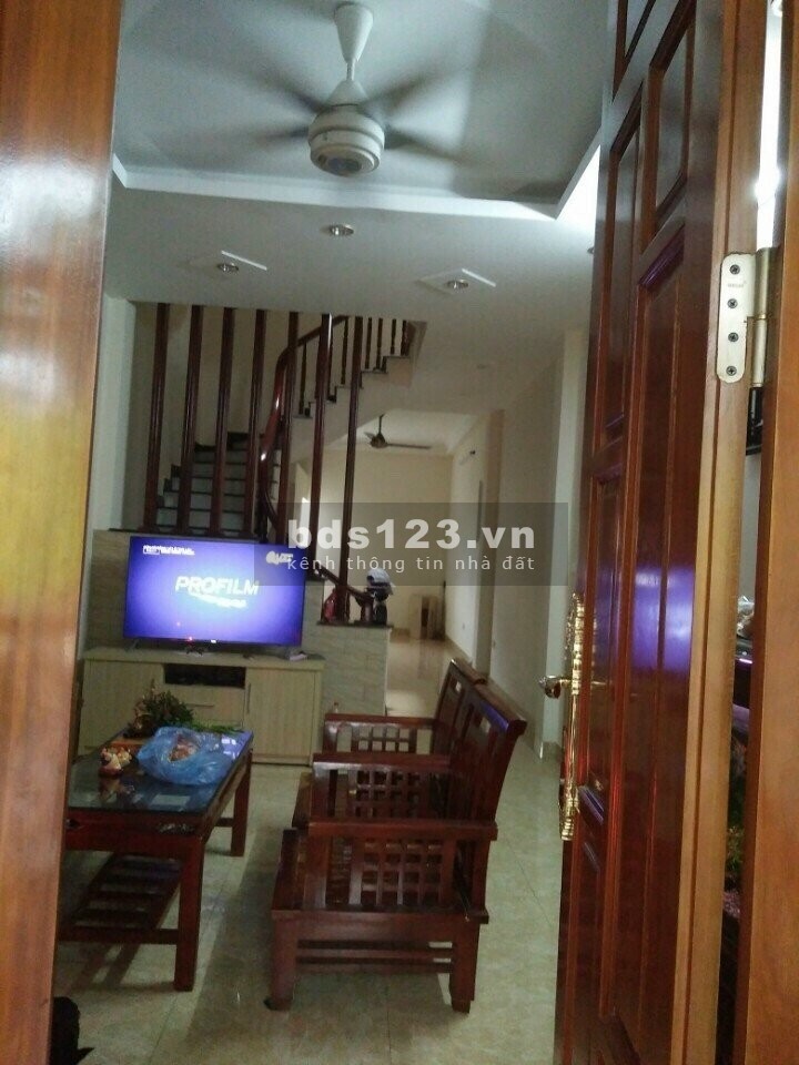 Bán nhà phố Bát Khối Long Biên 60m 4 tầng 5 tỷ ôtô 7 chỗ vào nhà vừa ở và KD làm VP