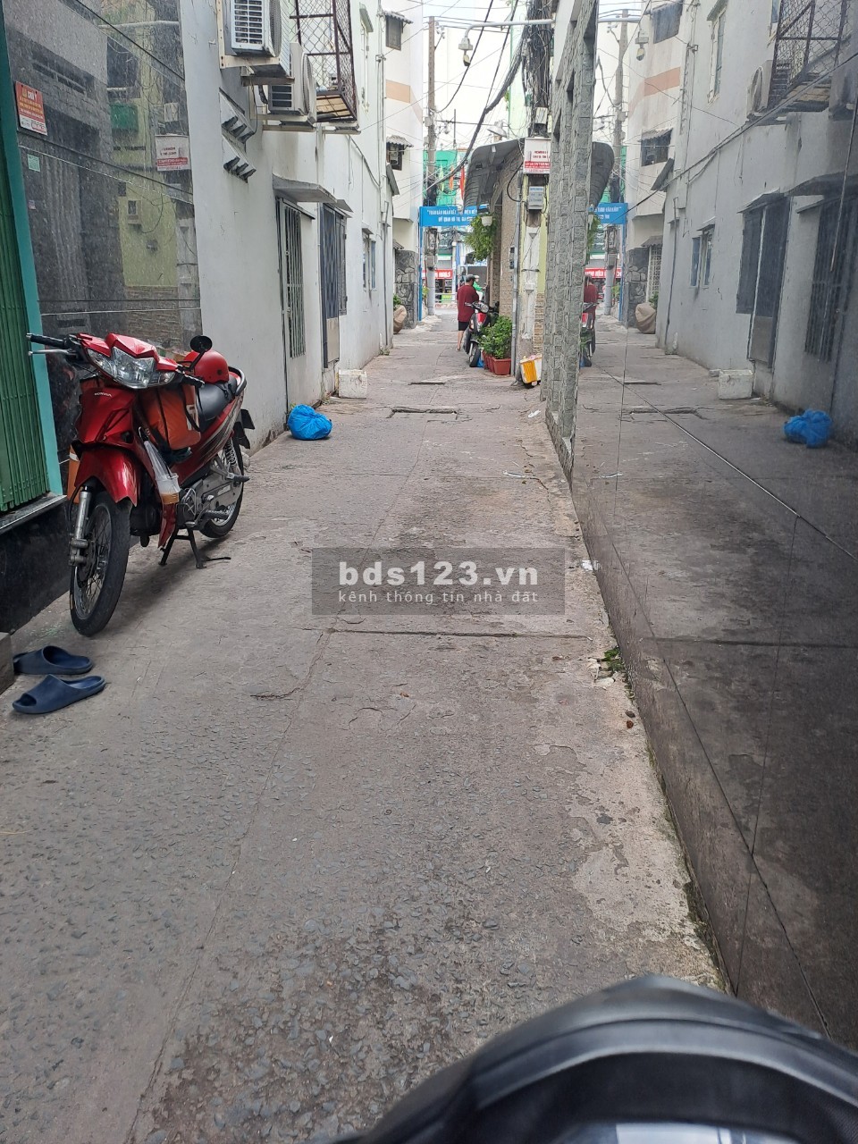 Bán nhà 2 tầng BTCT, vị trí đắc địa, chỉ cách mặt tiền đường Phạm Hùng 20m