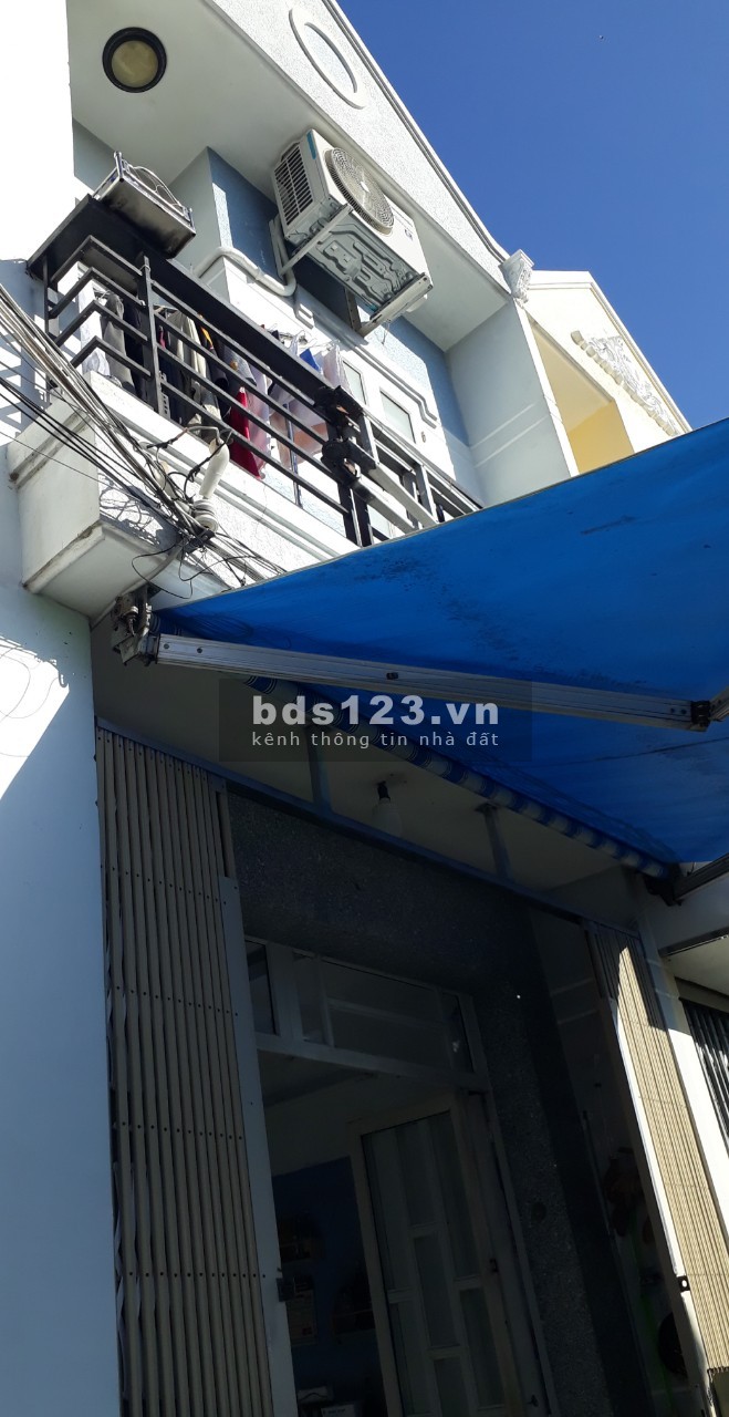 Nợ ngân hàng cần bán gấp nhà hẻm xe hơi Nhà Bè, sổ hồng chính chủ