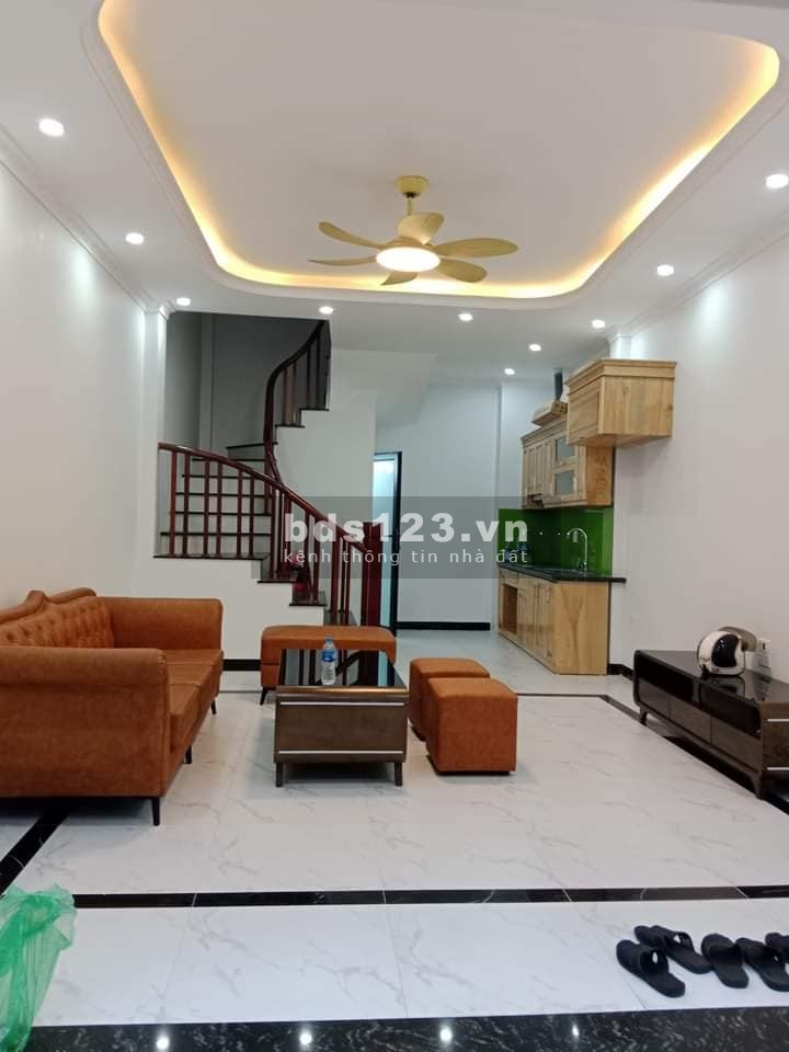 Bán nhà đẹp, mới Huỳnh Tấn Phát, Long Biên 33m, 5 tầng, mt 4.2m, giá 3.3 tỷ
