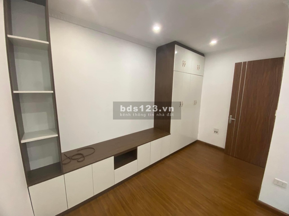 Bán nhà 5 tầng gần Công viên Hòa BÌnh - ngõ thông ô tô tránh