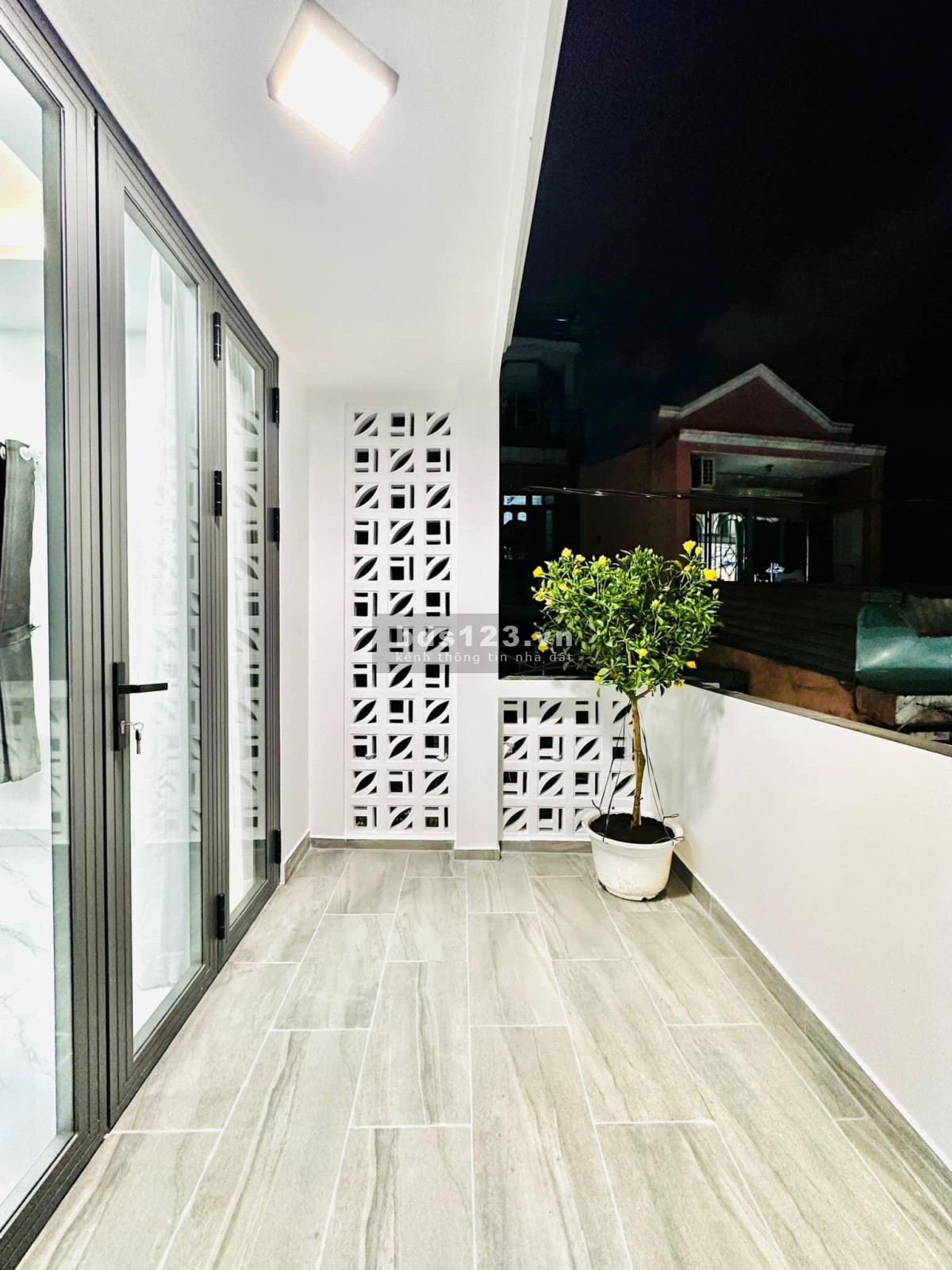 Về quê bán nhà Đ. Huỳnh Văn Bánh Phú Nhuận DT 68m2, 1ty850 có SHR, hẻm xe hơi, LH Lâm xem nhà ngay