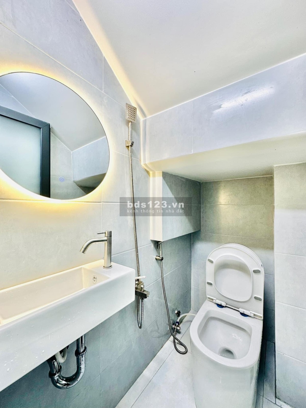 Về quê bán nhà Đ. Huỳnh Văn Bánh Phú Nhuận DT 68m2, 1ty850 có SHR, hẻm xe hơi, LH Lâm xem nhà ngay