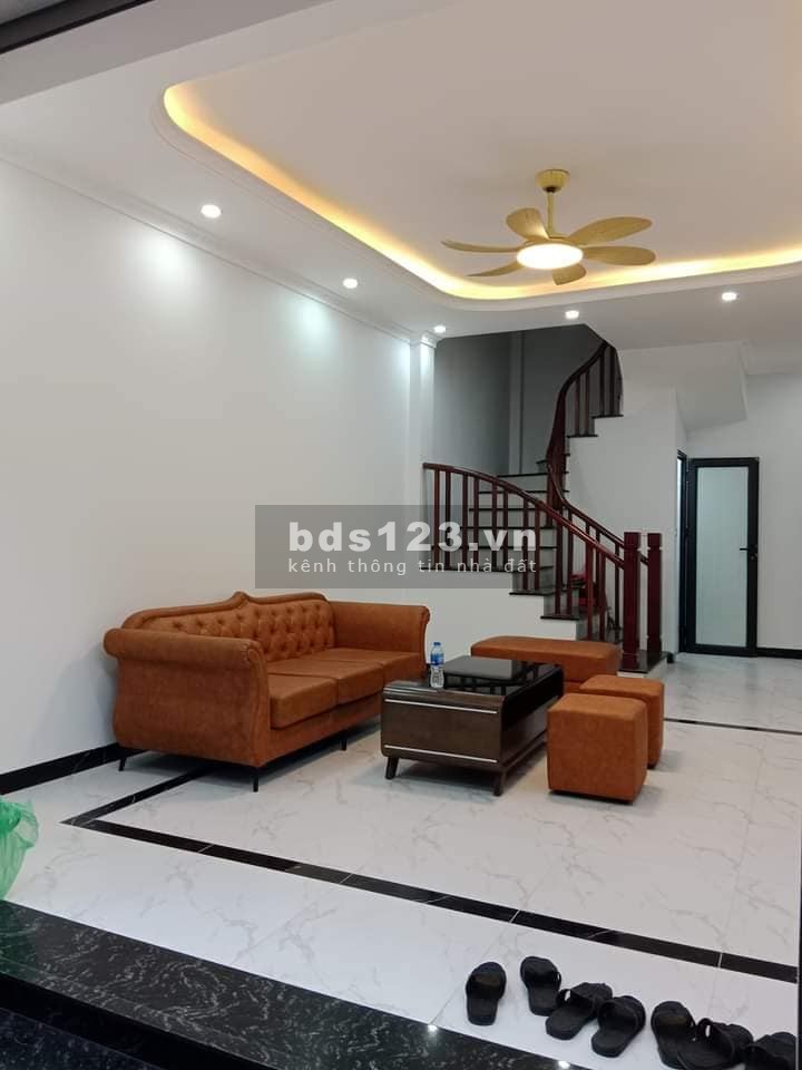 Bán nhà đẹp, mới Huỳnh Tấn Phát, Long Biên 33m, 5 tầng, mt 4.2m, giá 3.3 tỷ
