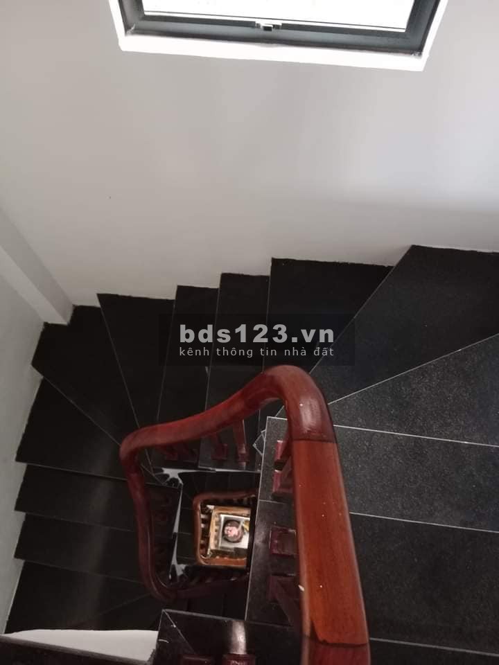 Bán nhà đẹp, mới Huỳnh Tấn Phát, Long Biên 33m, 5 tầng, mt 4.2m, giá 3.3 tỷ